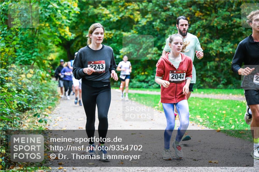 12.10.2025 - Bramfelder Halbmarathon 2025 Dr. Thomas Lammeyer http://msf.ph/oto/9354702 12.10.2025 10:51:10 Laufen 2243, 2042, 2 meine-sportfotos.de