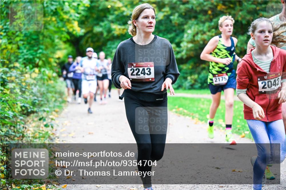 12.10.2025 - Bramfelder Halbmarathon 2025 Dr. Thomas Lammeyer http://msf.ph/oto/9354704 12.10.2025 10:51:10 Laufen 2243, 2175, 2042 meine-sportfotos.de