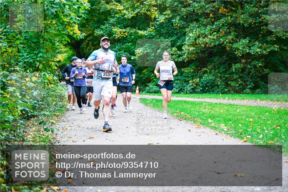 12.10.2025 - Bramfelder Halbmarathon 2025 Dr. Thomas Lammeyer http://msf.ph/oto/9354710 12.10.2025 10:51:12 Laufen 29, 2076, 2540, 2526, 2231, 813 meine-sportfotos.de