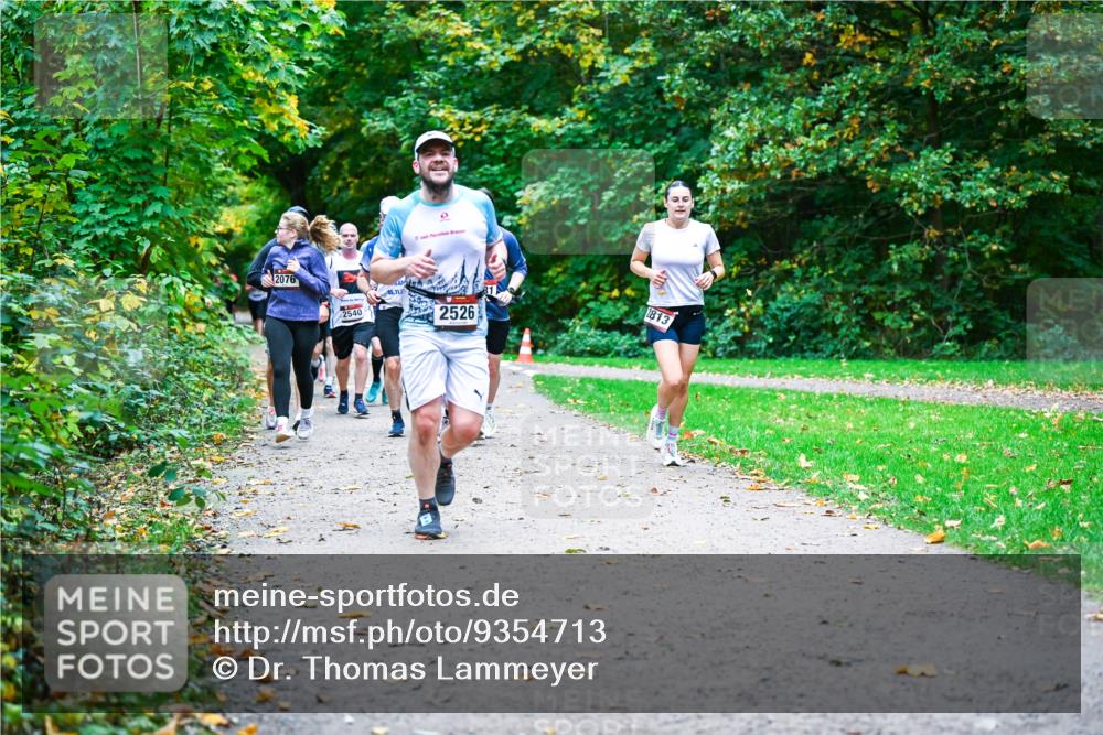 12.10.2025 - Bramfelder Halbmarathon 2025 Dr. Thomas Lammeyer http://msf.ph/oto/9354713 12.10.2025 10:51:12 Laufen 2076, 2540, 2526, 2813 meine-sportfotos.de