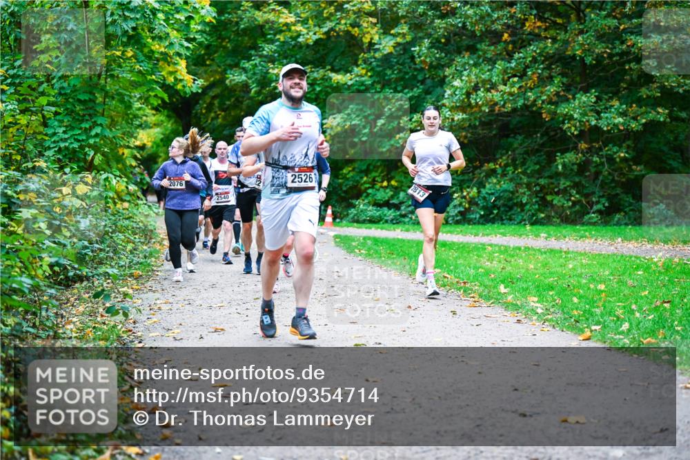 12.10.2025 - Bramfelder Halbmarathon 2025 Dr. Thomas Lammeyer http://msf.ph/oto/9354714 12.10.2025 10:51:12 Laufen 2076, 2540, 2526, 2813 meine-sportfotos.de