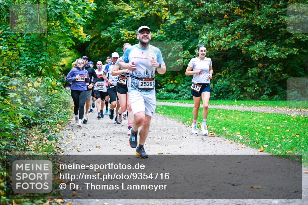 12.10.2025 - Bramfelder Halbmarathon 2025 Dr. Thomas Lammeyer http://msf.ph/oto/9354716 12.10.2025 10:51:12 Laufen 2076, 2540, 05, 12219, 2813, 2526 meine-sportfotos.de