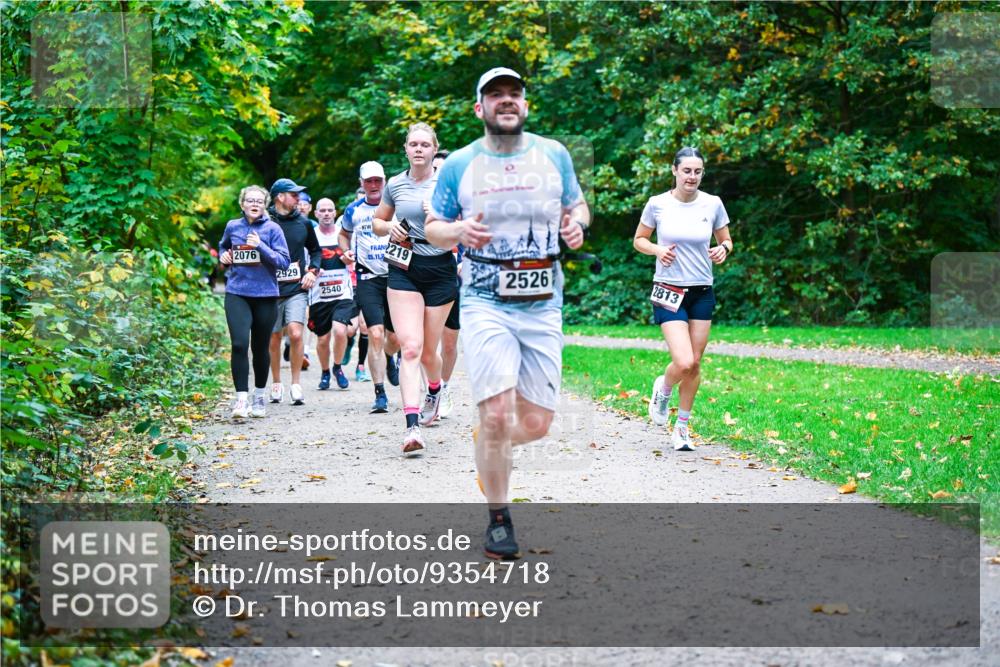 12.10.2025 - Bramfelder Halbmarathon 2025 Dr. Thomas Lammeyer http://msf.ph/oto/9354718 12.10.2025 10:51:13 Laufen 2076, 2929, 2540, 219, 05, 11, 2, 2526, 2813 meine-sportfotos.de