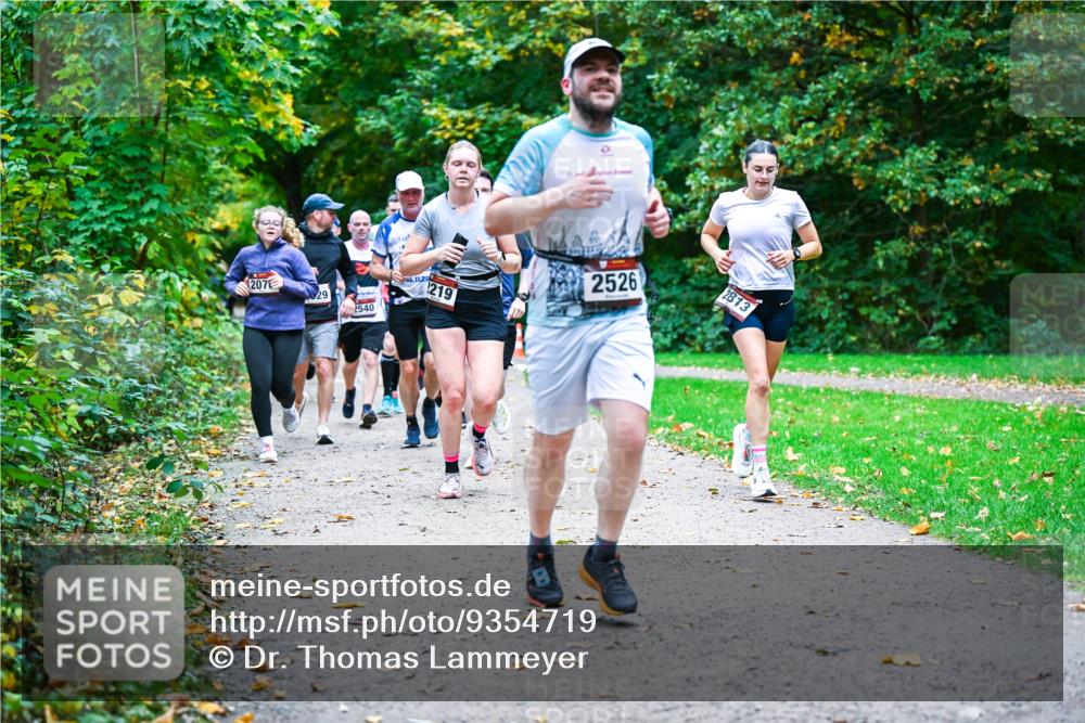 12.10.2025 - Bramfelder Halbmarathon 2025 Dr. Thomas Lammeyer http://msf.ph/oto/9354719 12.10.2025 10:51:13 Laufen 09, 207, 29, 2540, 5, 11, 20, 219, 2526, 2813 meine-sportfotos.de