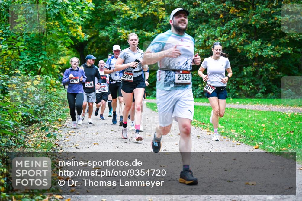 12.10.2025 - Bramfelder Halbmarathon 2025 Dr. Thomas Lammeyer http://msf.ph/oto/9354720 12.10.2025 10:51:13 Laufen 2076, 2929, 2540, 2219, 2526, 2813 meine-sportfotos.de