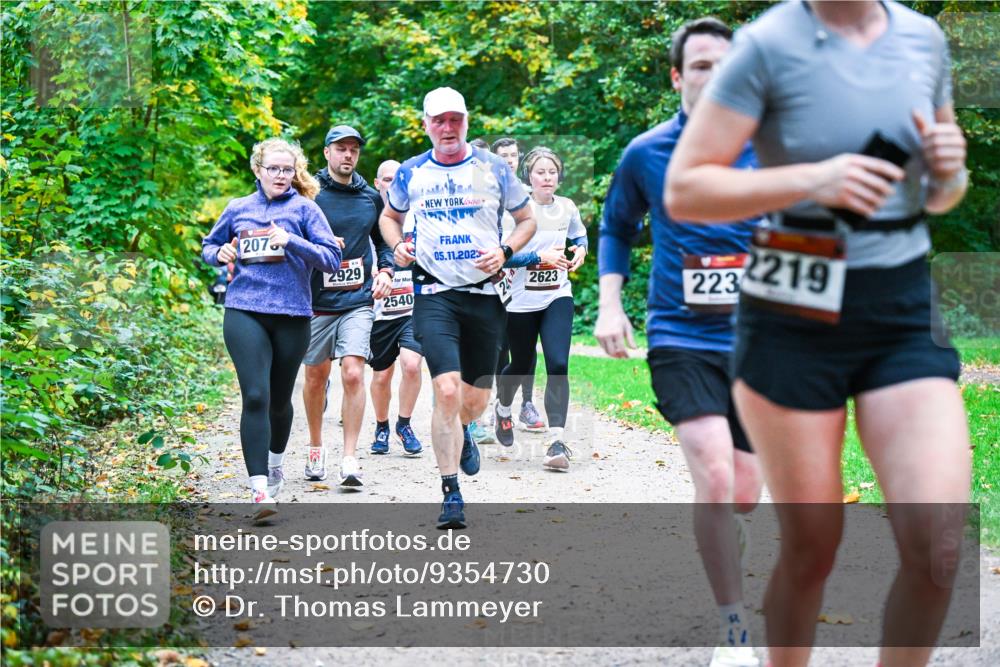 12.10.2025 - Bramfelder Halbmarathon 2025 Dr. Thomas Lammeyer http://msf.ph/oto/9354730 12.10.2025 10:51:15 Laufen 2076, 2929, 2540, 05, 11, 2023, 24, 2623, 2232219 meine-sportfotos.de