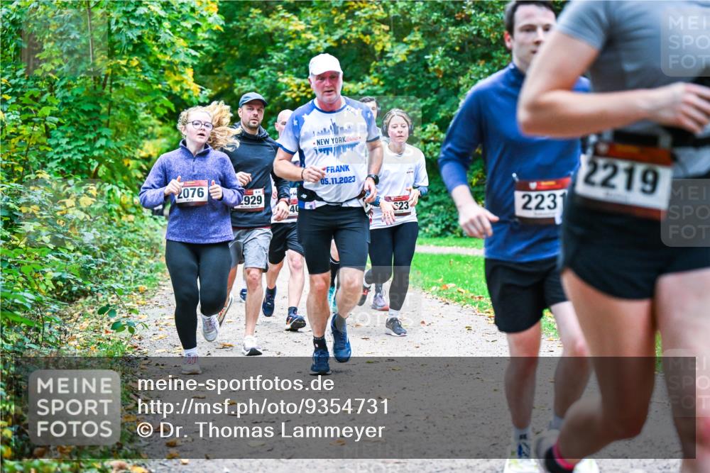 12.10.2025 - Bramfelder Halbmarathon 2025 Dr. Thomas Lammeyer http://msf.ph/oto/9354731 12.10.2025 10:51:15 Laufen 2076, 2929, 40, 05, 11, 2023, 23, 2231, 2219 meine-sportfotos.de