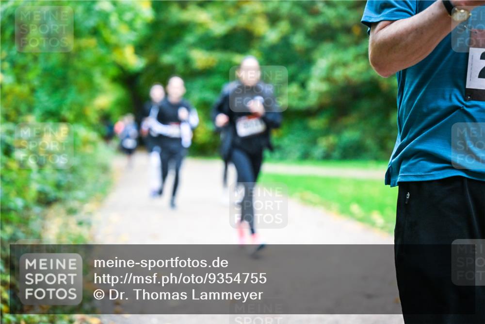 12.10.2025 - Bramfelder Halbmarathon 2025 Dr. Thomas Lammeyer http://msf.ph/oto/9354755 12.10.2025 10:51:19 Laufen  meine-sportfotos.de