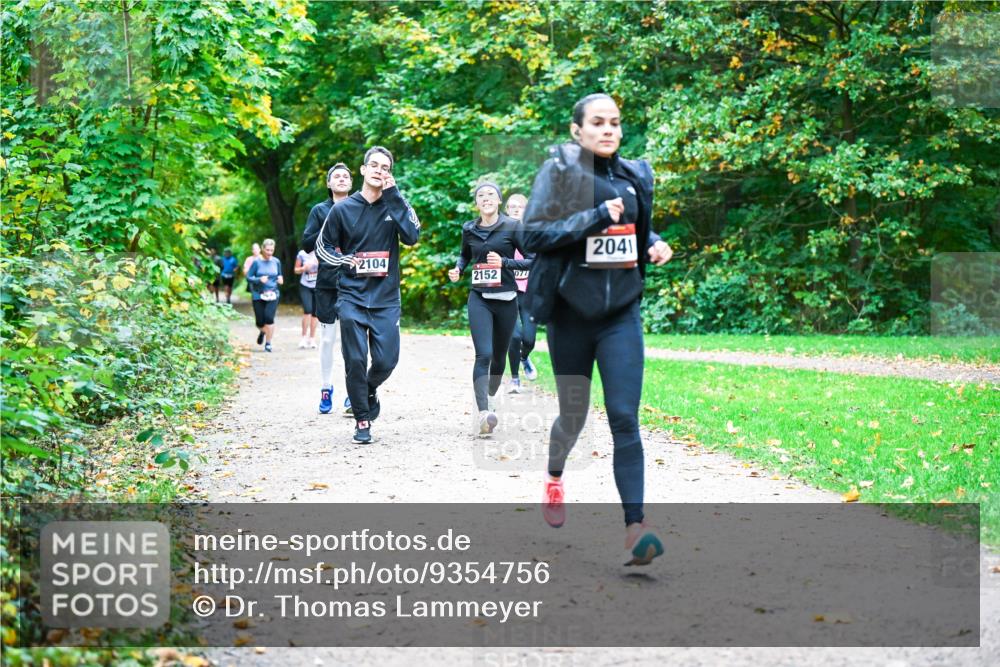 12.10.2025 - Bramfelder Halbmarathon 2025 Dr. Thomas Lammeyer http://msf.ph/oto/9354756 12.10.2025 10:51:19 Laufen 2104, 2152, 077, 2041 meine-sportfotos.de