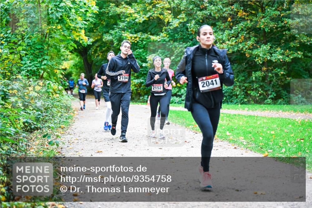 12.10.2025 - Bramfelder Halbmarathon 2025 Dr. Thomas Lammeyer http://msf.ph/oto/9354758 12.10.2025 10:51:20 Laufen 2104, 2152, 2041 meine-sportfotos.de