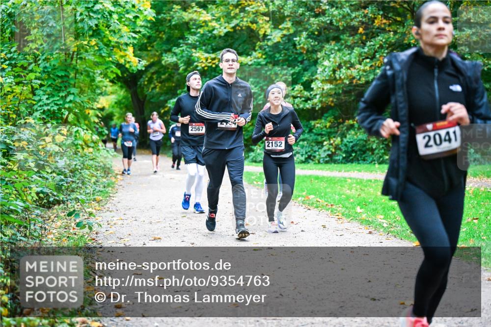 12.10.2025 - Bramfelder Halbmarathon 2025 Dr. Thomas Lammeyer http://msf.ph/oto/9354763 12.10.2025 10:51:20 Laufen 2567, 2152, 2041 meine-sportfotos.de