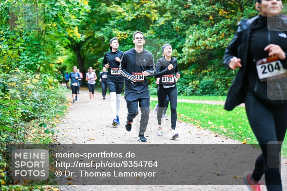 12.10.2025 - Bramfelder Halbmarathon 2025 Dr. Thomas Lammeyer http://msf.ph/oto/9354764 12.10.2025 10:51:21 Laufen 256, 104, 2152, 204 meine-sportfotos.de