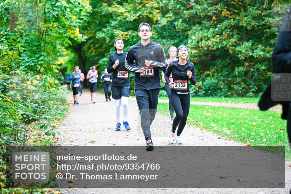 12.10.2025 - Bramfelder Halbmarathon 2025 Dr. Thomas Lammeyer http://msf.ph/oto/9354766 12.10.2025 10:51:21 Laufen 104, 2567, 2152 meine-sportfotos.de