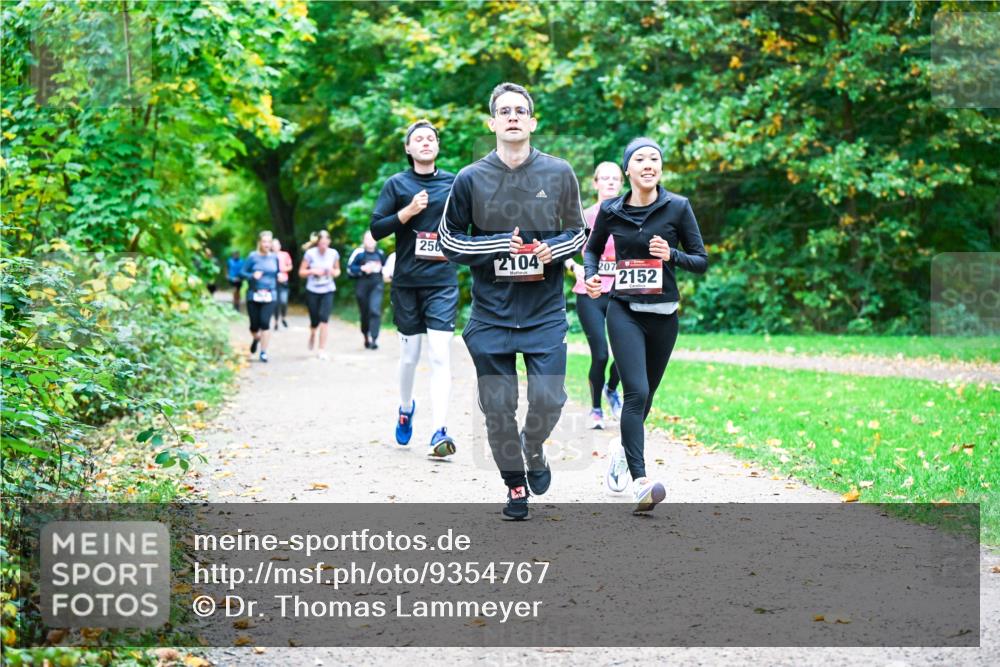 12.10.2025 - Bramfelder Halbmarathon 2025 Dr. Thomas Lammeyer http://msf.ph/oto/9354767 12.10.2025 10:51:21 Laufen 256, 2104, 207, 2152 meine-sportfotos.de
