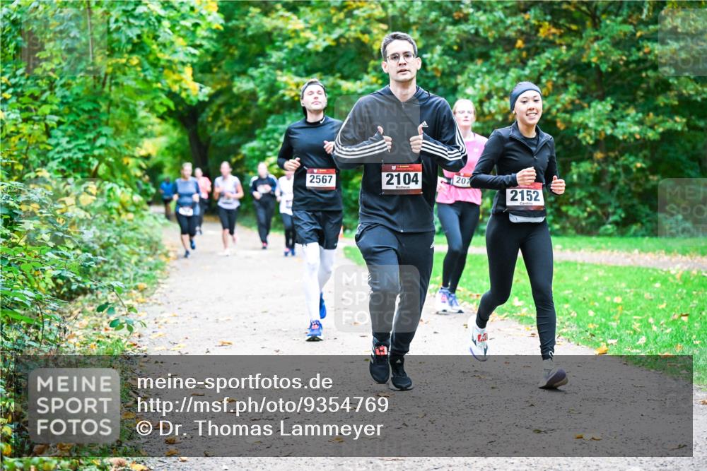 12.10.2025 - Bramfelder Halbmarathon 2025 Dr. Thomas Lammeyer http://msf.ph/oto/9354769 12.10.2025 10:51:21 Laufen 200, 2567, 2104, 207, 2152 meine-sportfotos.de