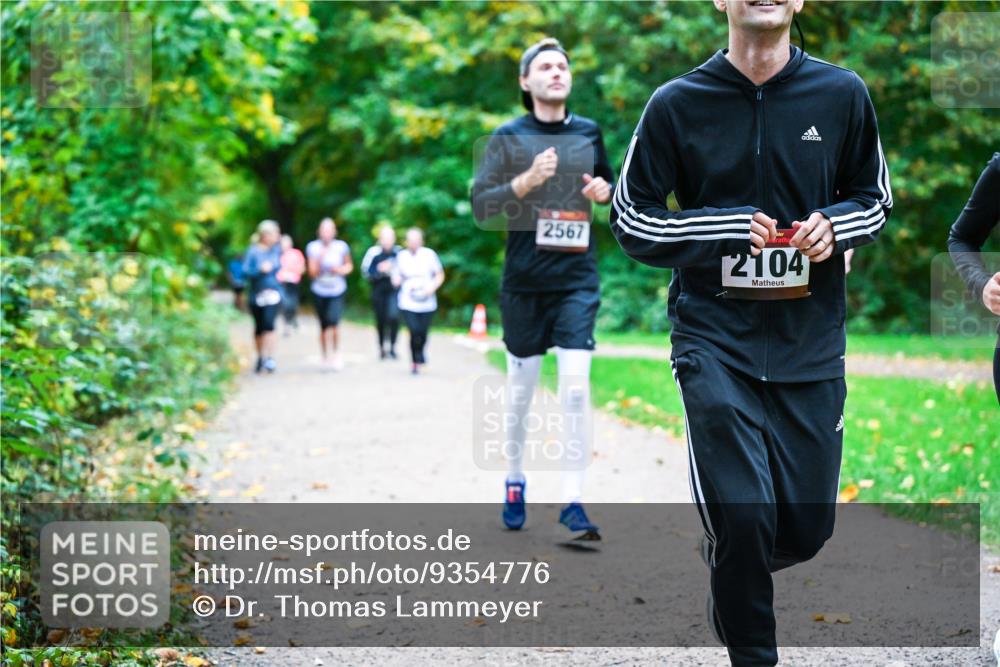 12.10.2025 - Bramfelder Halbmarathon 2025 Dr. Thomas Lammeyer http://msf.ph/oto/9354776 12.10.2025 10:51:22 Laufen 2567, 2104 meine-sportfotos.de