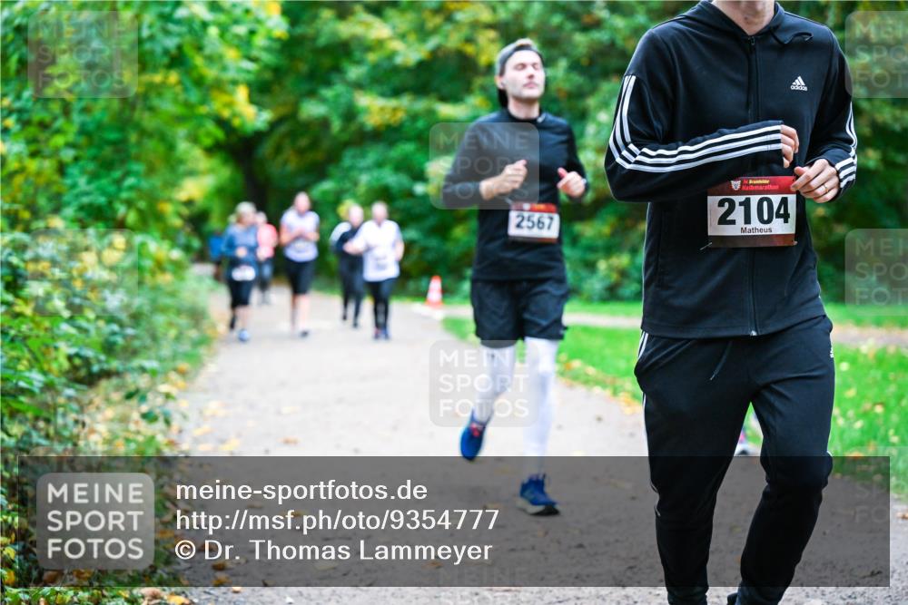 12.10.2025 - Bramfelder Halbmarathon 2025 Dr. Thomas Lammeyer http://msf.ph/oto/9354777 12.10.2025 10:51:22 Laufen 2567, 34, 2104 meine-sportfotos.de