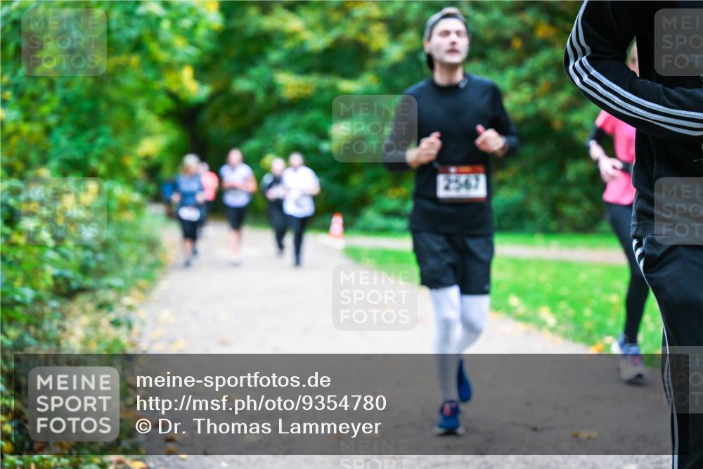 12.10.2025 - Bramfelder Halbmarathon 2025 Dr. Thomas Lammeyer http://msf.ph/oto/9354780 12.10.2025 10:51:23 Laufen  meine-sportfotos.de