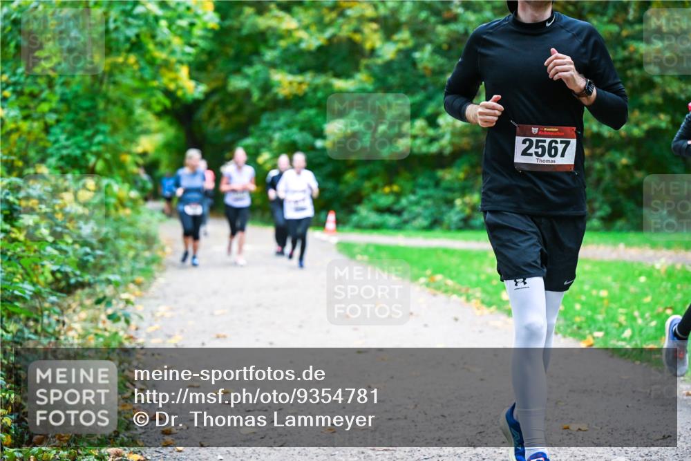 12.10.2025 - Bramfelder Halbmarathon 2025 Dr. Thomas Lammeyer http://msf.ph/oto/9354781 12.10.2025 10:51:23 Laufen 2567 meine-sportfotos.de