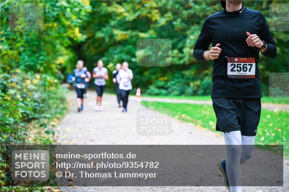 12.10.2025 - Bramfelder Halbmarathon 2025 Dr. Thomas Lammeyer http://msf.ph/oto/9354782 12.10.2025 10:51:23 Laufen 2567 meine-sportfotos.de
