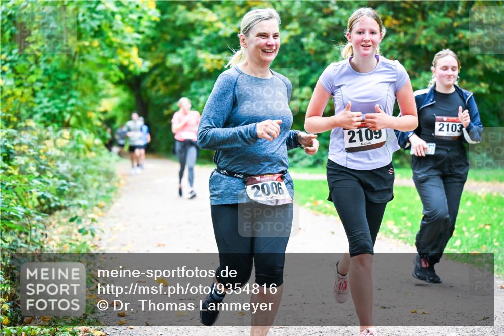 12.10.2025 - Bramfelder Halbmarathon 2025 Dr. Thomas Lammeyer http://msf.ph/oto/9354816 12.10.2025 10:51:29 Laufen 2006, 2109, 2103 meine-sportfotos.de