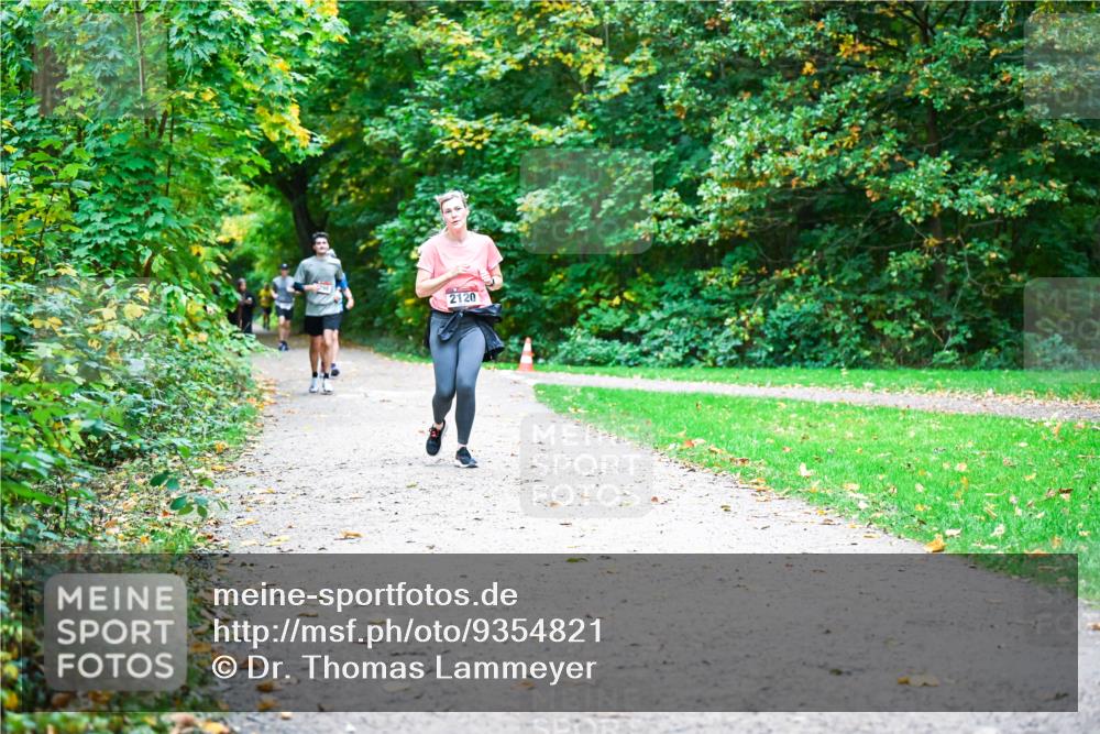 12.10.2025 - Bramfelder Halbmarathon 2025 Dr. Thomas Lammeyer http://msf.ph/oto/9354821 12.10.2025 10:51:31 Laufen 2120 meine-sportfotos.de