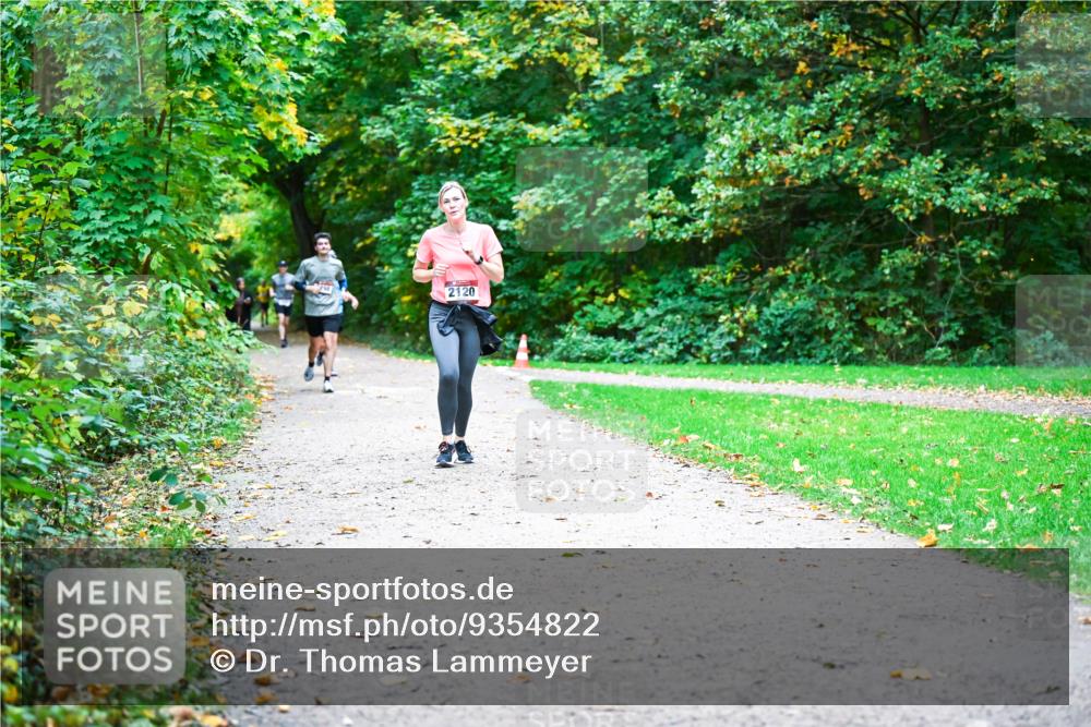 12.10.2025 - Bramfelder Halbmarathon 2025 Dr. Thomas Lammeyer http://msf.ph/oto/9354822 12.10.2025 10:51:31 Laufen 2120 meine-sportfotos.de