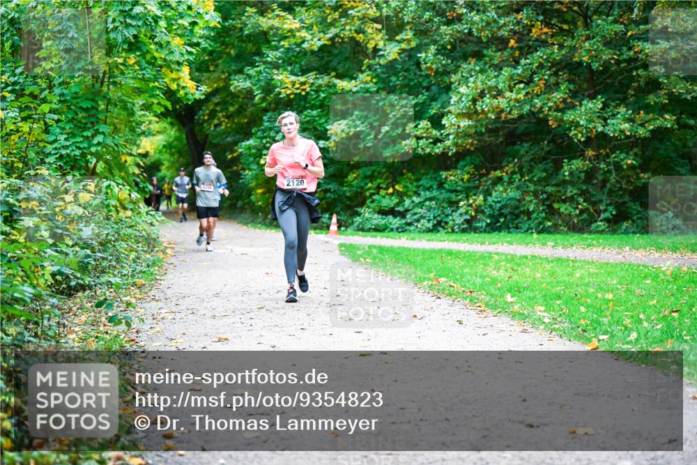 12.10.2025 - Bramfelder Halbmarathon 2025 Dr. Thomas Lammeyer http://msf.ph/oto/9354823 12.10.2025 10:51:31 Laufen 2120 meine-sportfotos.de