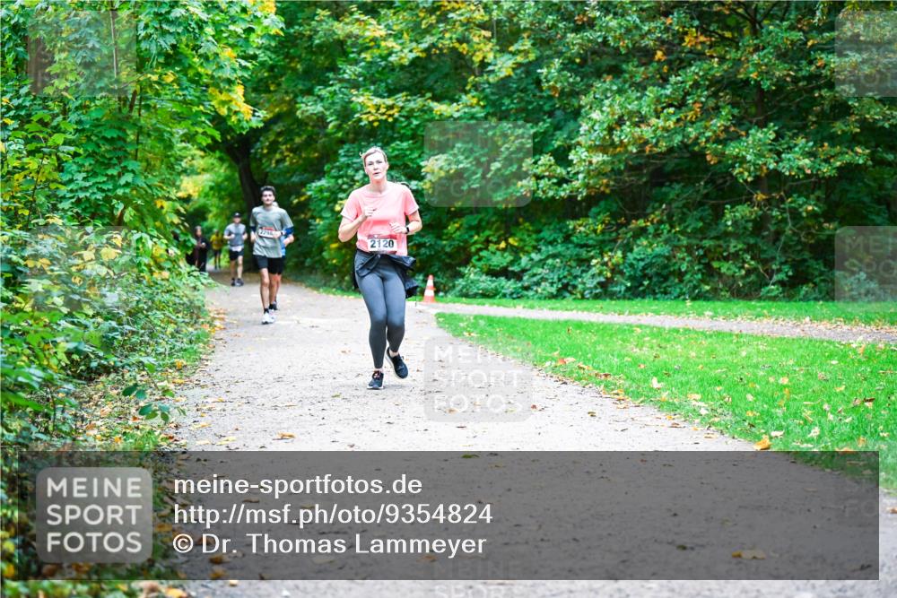 12.10.2025 - Bramfelder Halbmarathon 2025 Dr. Thomas Lammeyer http://msf.ph/oto/9354824 12.10.2025 10:51:31 Laufen 2298, 2120 meine-sportfotos.de