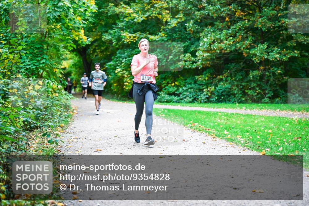12.10.2025 - Bramfelder Halbmarathon 2025 Dr. Thomas Lammeyer http://msf.ph/oto/9354828 12.10.2025 10:51:32 Laufen 2120 meine-sportfotos.de