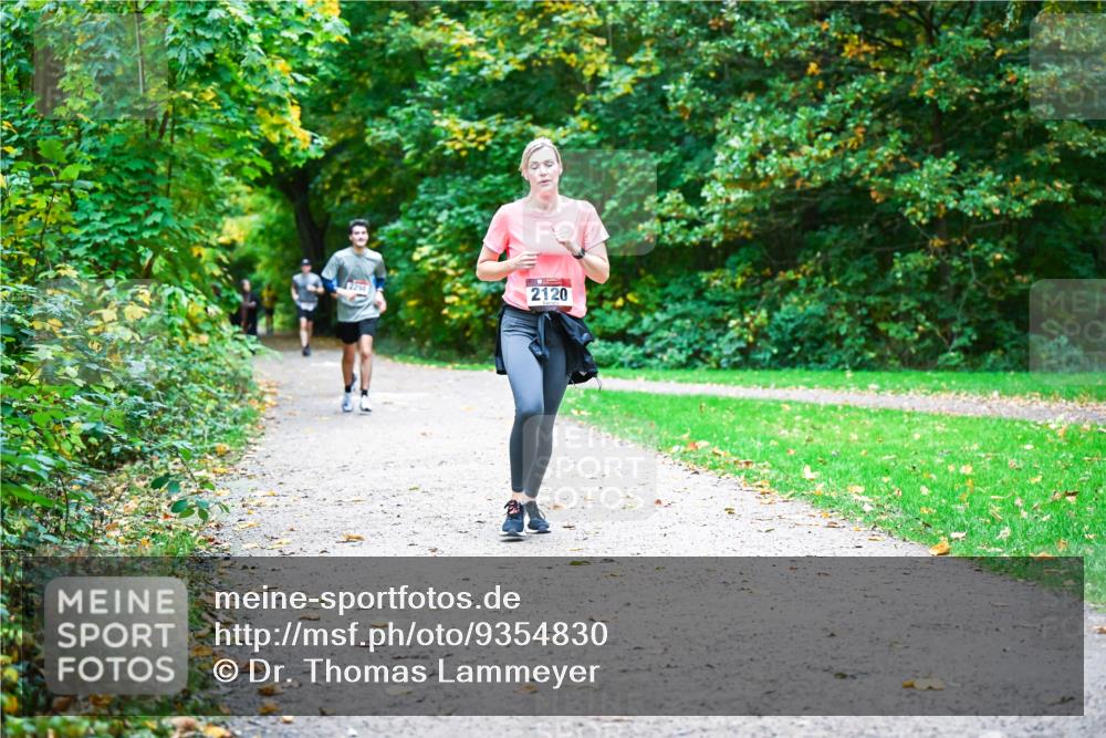 12.10.2025 - Bramfelder Halbmarathon 2025 Dr. Thomas Lammeyer http://msf.ph/oto/9354830 12.10.2025 10:51:32 Laufen 2, 2120 meine-sportfotos.de