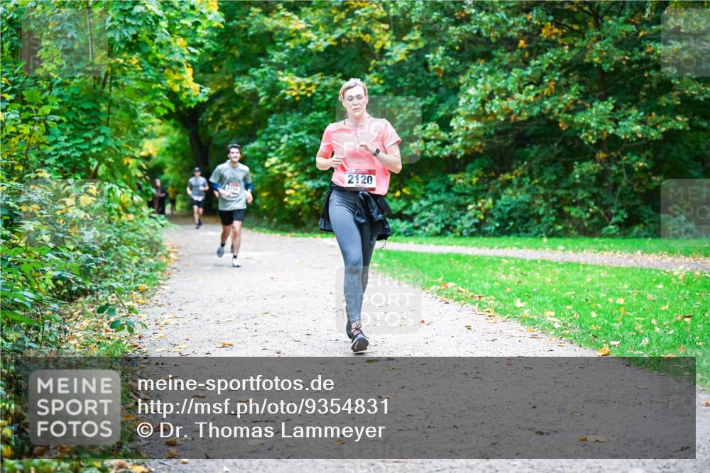 12.10.2025 - Bramfelder Halbmarathon 2025 Dr. Thomas Lammeyer http://msf.ph/oto/9354831 12.10.2025 10:51:32 Laufen 2120 meine-sportfotos.de