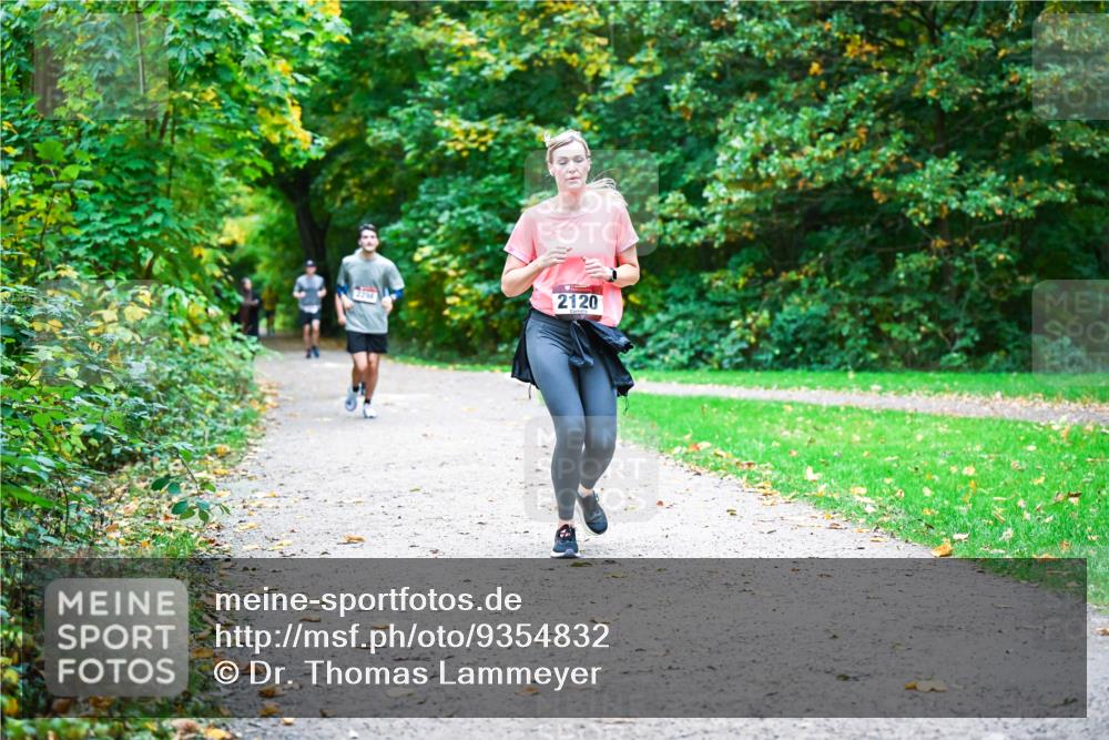 12.10.2025 - Bramfelder Halbmarathon 2025 Dr. Thomas Lammeyer http://msf.ph/oto/9354832 12.10.2025 10:51:32 Laufen 2120 meine-sportfotos.de