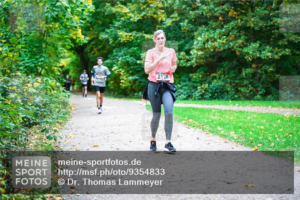 12.10.2025 - Bramfelder Halbmarathon 2025 Dr. Thomas Lammeyer http://msf.ph/oto/9354833 12.10.2025 10:51:33 Laufen 2120 meine-sportfotos.de