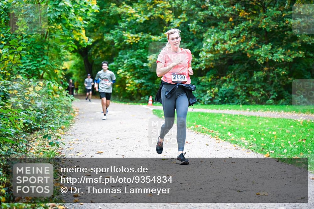 12.10.2025 - Bramfelder Halbmarathon 2025 Dr. Thomas Lammeyer http://msf.ph/oto/9354834 12.10.2025 10:51:33 Laufen 2120 meine-sportfotos.de