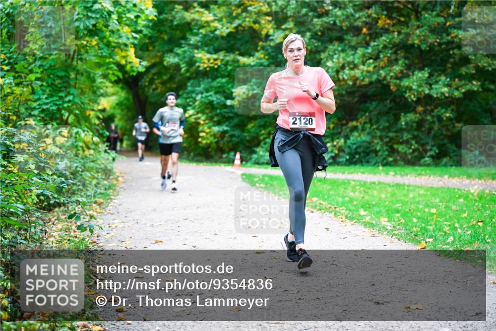 12.10.2025 - Bramfelder Halbmarathon 2025 Dr. Thomas Lammeyer http://msf.ph/oto/9354836 12.10.2025 10:51:33 Laufen 2120 meine-sportfotos.de