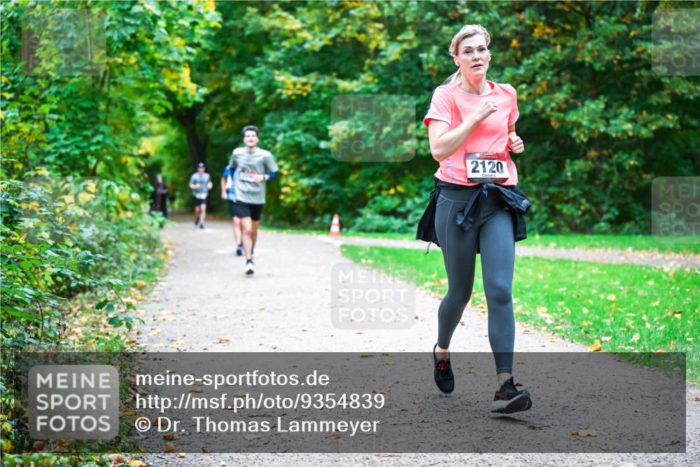 12.10.2025 - Bramfelder Halbmarathon 2025 Dr. Thomas Lammeyer http://msf.ph/oto/9354839 12.10.2025 10:51:33 Laufen 2120 meine-sportfotos.de