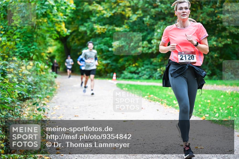 12.10.2025 - Bramfelder Halbmarathon 2025 Dr. Thomas Lammeyer http://msf.ph/oto/9354842 12.10.2025 10:51:34 Laufen 2120 meine-sportfotos.de