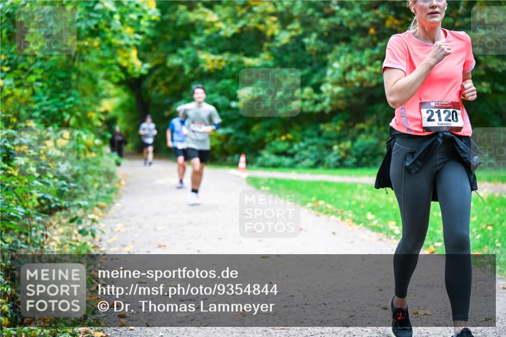 12.10.2025 - Bramfelder Halbmarathon 2025 Dr. Thomas Lammeyer http://msf.ph/oto/9354844 12.10.2025 10:51:34 Laufen 2120 meine-sportfotos.de