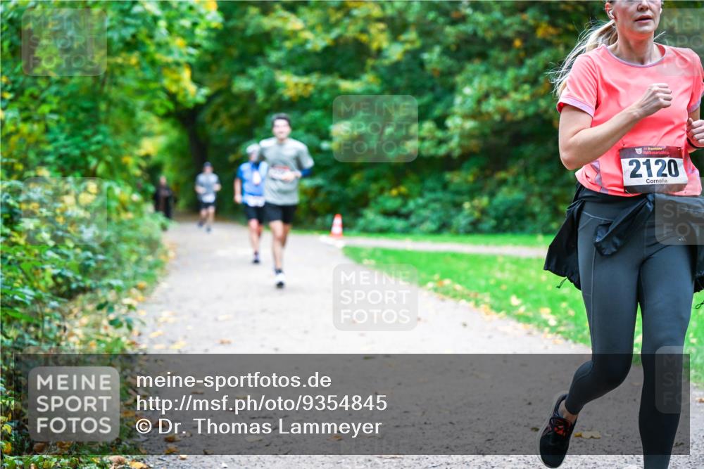 12.10.2025 - Bramfelder Halbmarathon 2025 Dr. Thomas Lammeyer http://msf.ph/oto/9354845 12.10.2025 10:51:34 Laufen 2120 meine-sportfotos.de