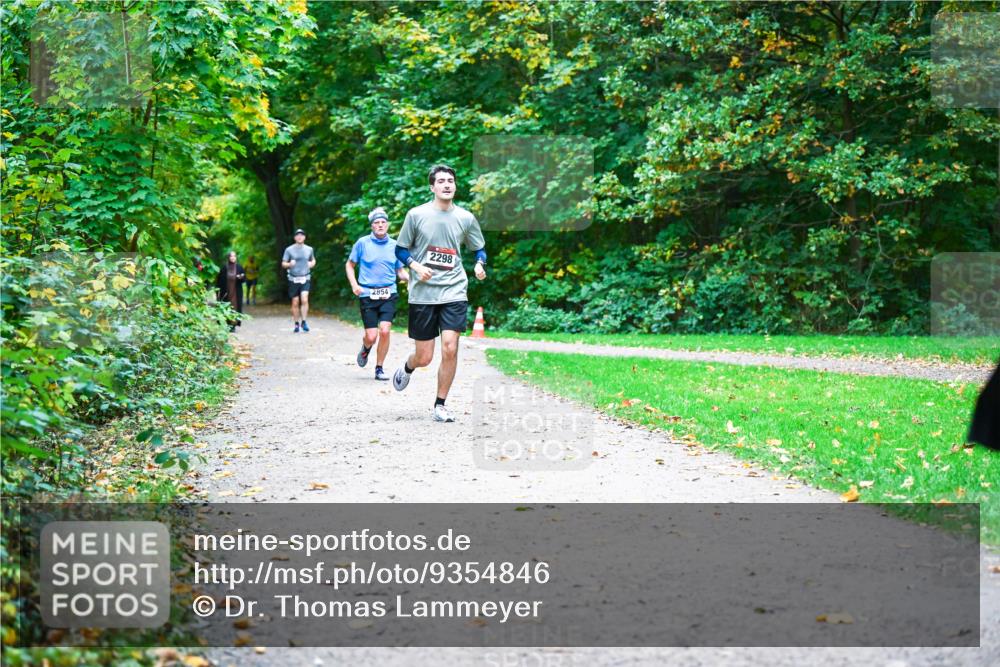 12.10.2025 - Bramfelder Halbmarathon 2025 Dr. Thomas Lammeyer http://msf.ph/oto/9354846 12.10.2025 10:51:35 Laufen 2854, 2298 meine-sportfotos.de