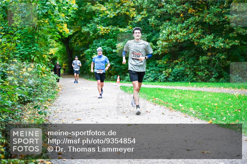 12.10.2025 - Bramfelder Halbmarathon 2025 Dr. Thomas Lammeyer http://msf.ph/oto/9354854 12.10.2025 10:51:36 Laufen 2854, 2298 meine-sportfotos.de