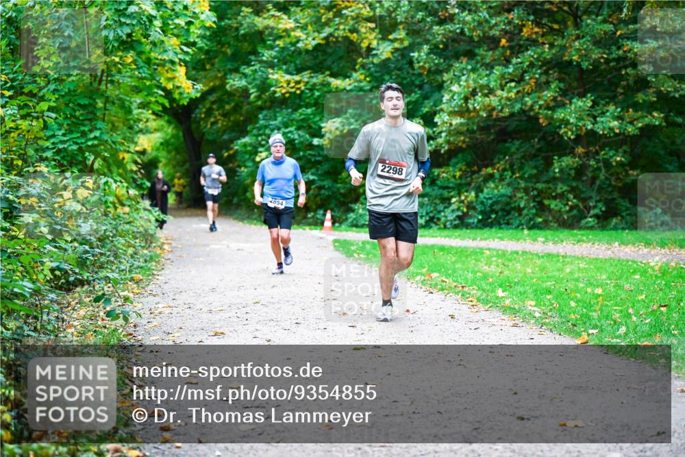 12.10.2025 - Bramfelder Halbmarathon 2025 Dr. Thomas Lammeyer http://msf.ph/oto/9354855 12.10.2025 10:51:36 Laufen 2854, 2298 meine-sportfotos.de