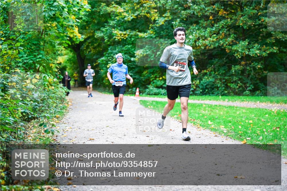 12.10.2025 - Bramfelder Halbmarathon 2025 Dr. Thomas Lammeyer http://msf.ph/oto/9354857 12.10.2025 10:51:36 Laufen 2854, 2298 meine-sportfotos.de