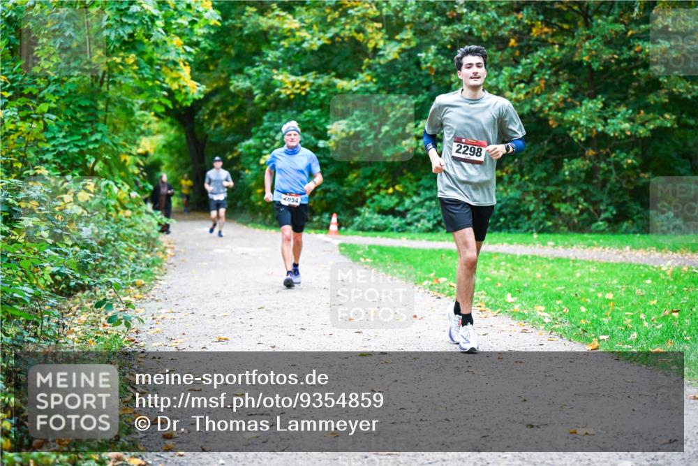 12.10.2025 - Bramfelder Halbmarathon 2025 Dr. Thomas Lammeyer http://msf.ph/oto/9354859 12.10.2025 10:51:36 Laufen 2854, 2298 meine-sportfotos.de