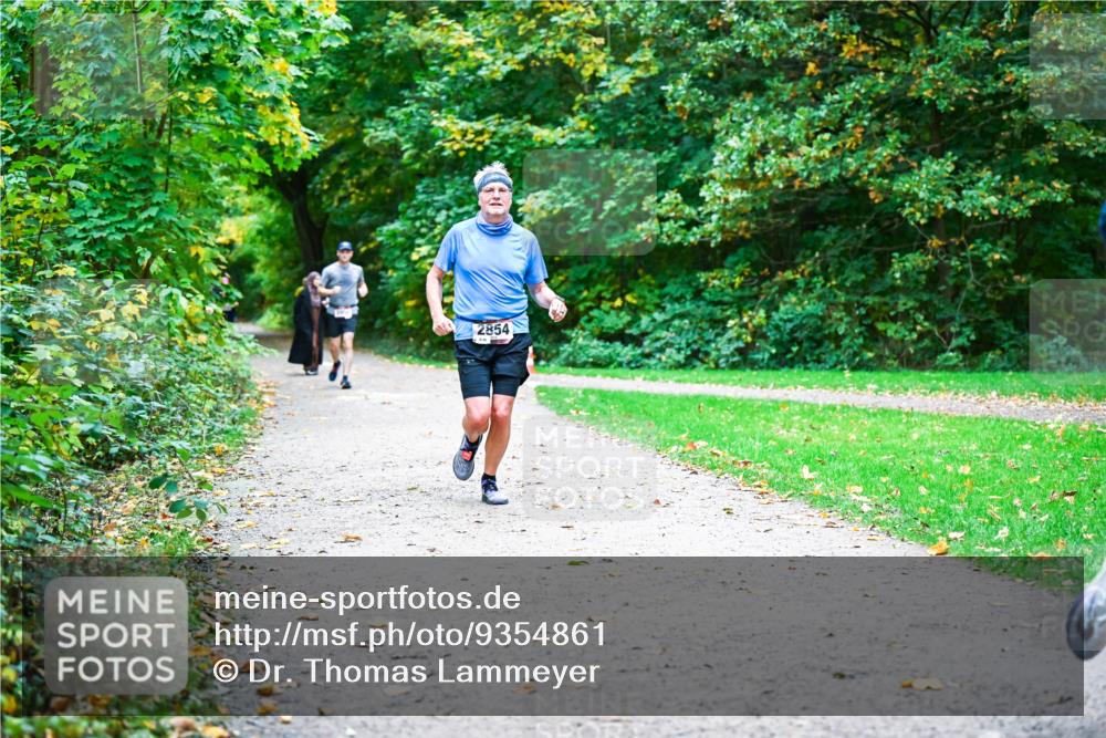 12.10.2025 - Bramfelder Halbmarathon 2025 Dr. Thomas Lammeyer http://msf.ph/oto/9354861 12.10.2025 10:51:38 Laufen 2854 meine-sportfotos.de
