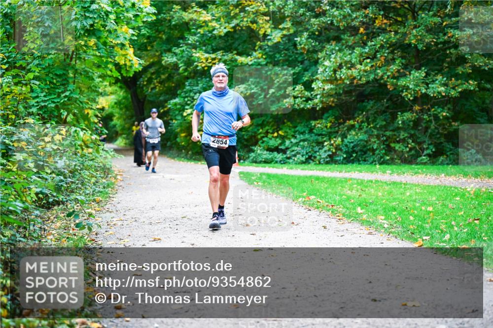 12.10.2025 - Bramfelder Halbmarathon 2025 Dr. Thomas Lammeyer http://msf.ph/oto/9354862 12.10.2025 10:51:38 Laufen 2854 meine-sportfotos.de