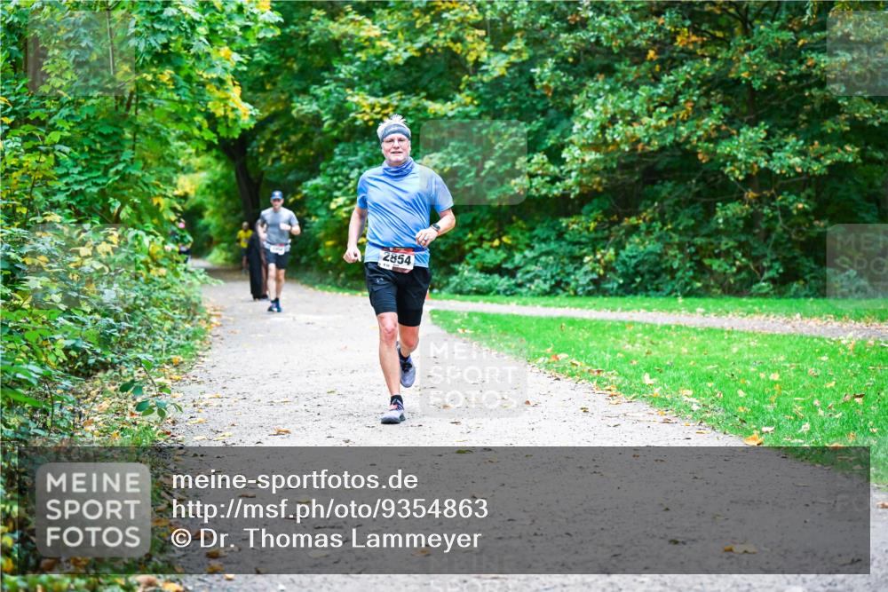 12.10.2025 - Bramfelder Halbmarathon 2025 Dr. Thomas Lammeyer http://msf.ph/oto/9354863 12.10.2025 10:51:38 Laufen 2854 meine-sportfotos.de