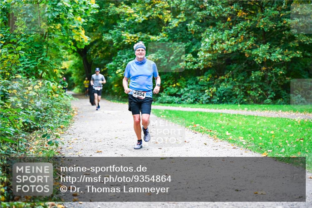 12.10.2025 - Bramfelder Halbmarathon 2025 Dr. Thomas Lammeyer http://msf.ph/oto/9354864 12.10.2025 10:51:38 Laufen 2854 meine-sportfotos.de