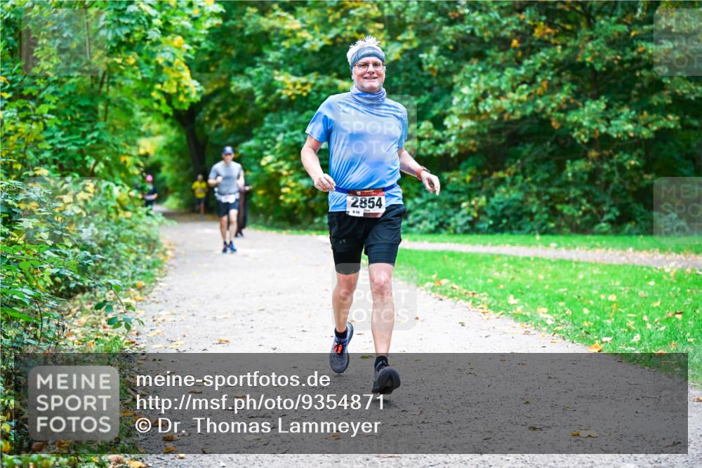 12.10.2025 - Bramfelder Halbmarathon 2025 Dr. Thomas Lammeyer http://msf.ph/oto/9354871 12.10.2025 10:51:39 Laufen 2854 meine-sportfotos.de